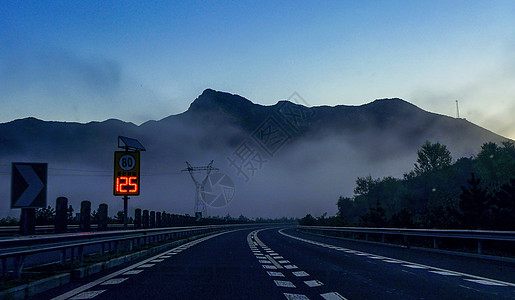 在路上道路设计高清图片