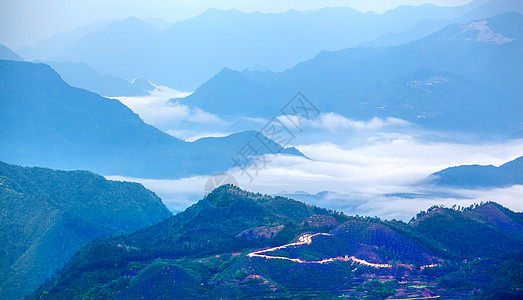 意境山峰山顶云海背景