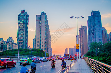 城市晚霞风景图片