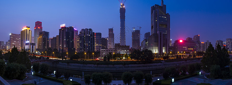 北京国贸夜景广角的北京CBD夜市背景