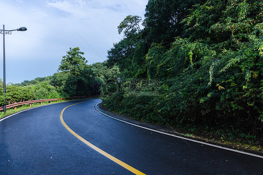 大气美丽风景区傍晚公路图片