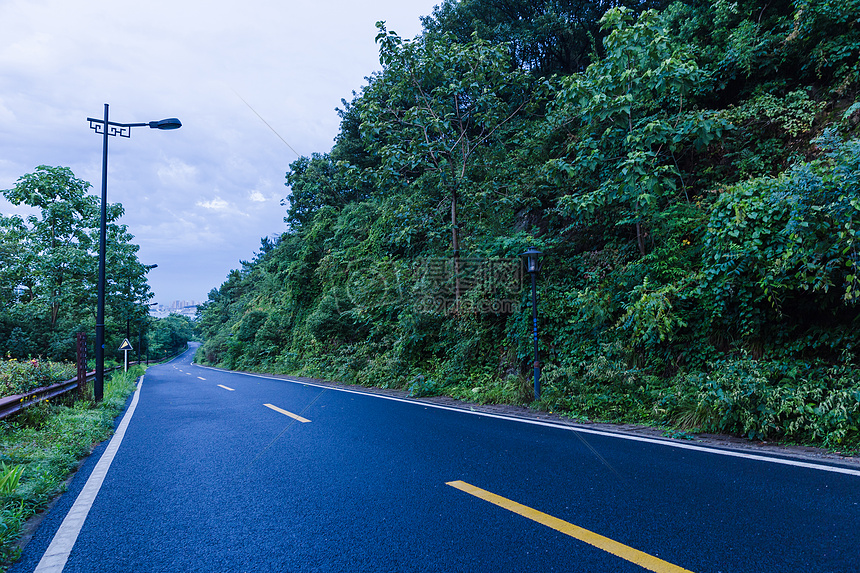 大气美丽风景区傍晚公路图片