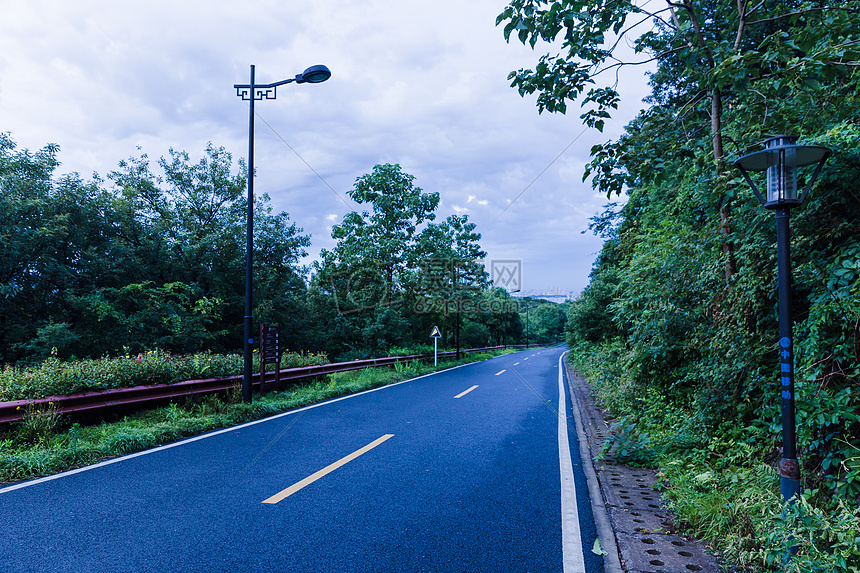 大气美丽风景区傍晚公路图片