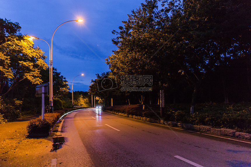 大气夜晚风景区公路图片