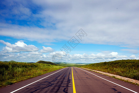 呼伦贝尔草原之路背景图片