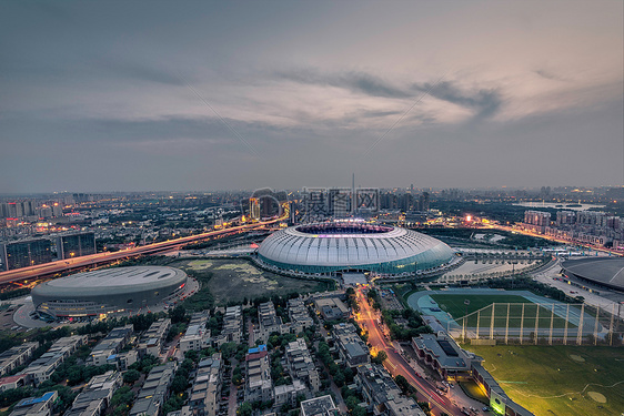 天津奥林匹克中心体育场夜景图片