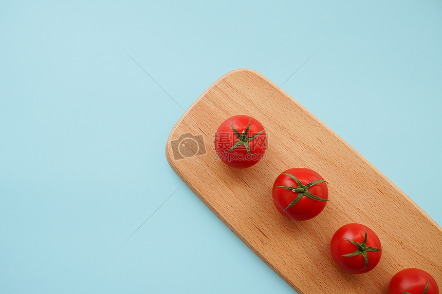 餐桌上的诱人食材图片