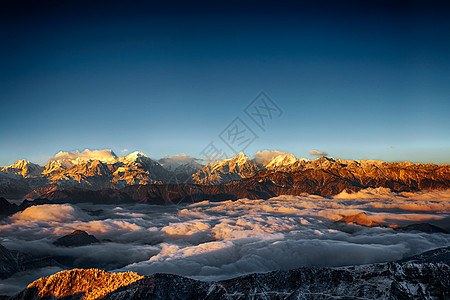 天空贡嘎日照金山背景