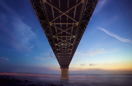 拍摄星空大气壮阔的大桥背景