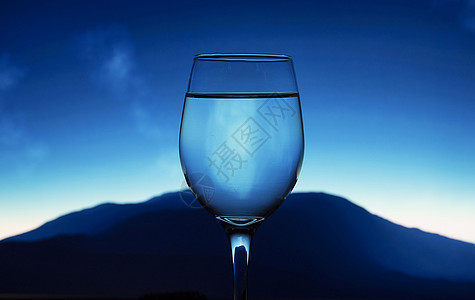 创意玻璃杯静物摄影背景图片
