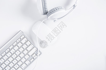 简单耳机鼠标键盘办公桌面背景图片