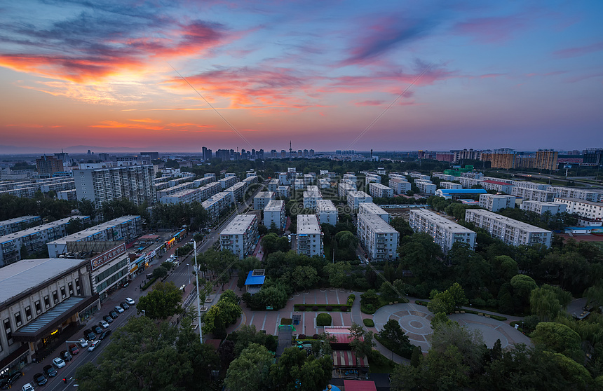 北京郊区城市风光火烧云图片