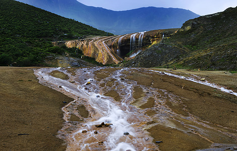 贡嘎雪山钙化小瀑布图片