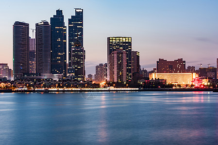 政务服务青岛城市夜景背景