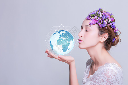欧美妆容美女手捧地球设计图片