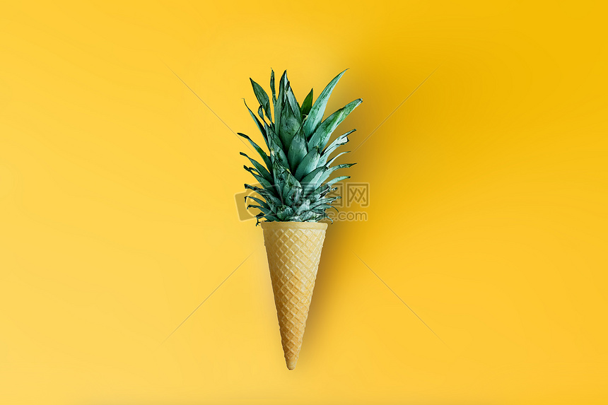 菠萝叶的冰淇淋蛋筒图片