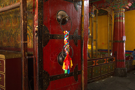 西藏拉萨大昭寺特写的门图片