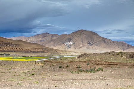 藏区无人机低飞图片