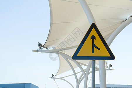 机场车辆道路指示牌图片