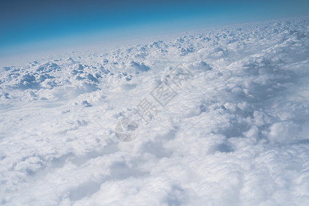 蓝天白云朵朵卷层云图片