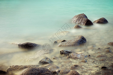 秋森林新疆喀纳斯湖美景背景