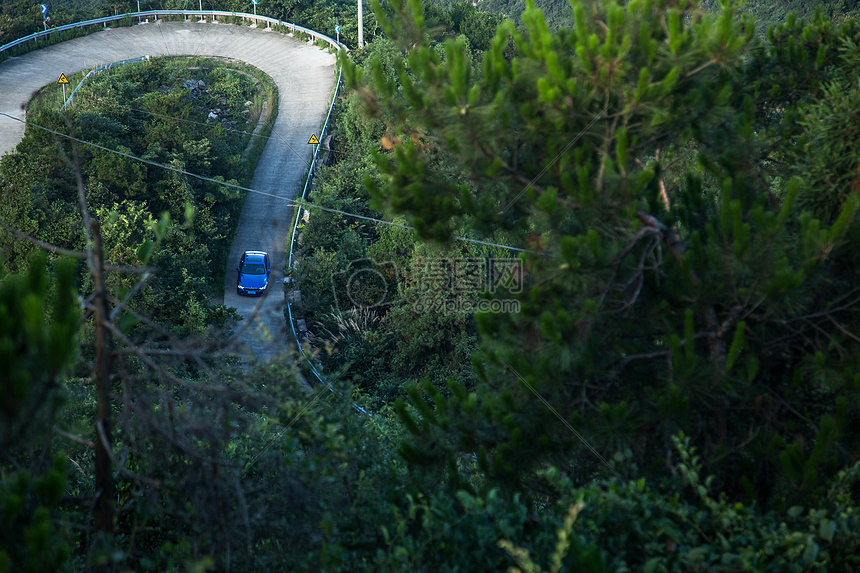 宝马汽车的车身以及特写图片