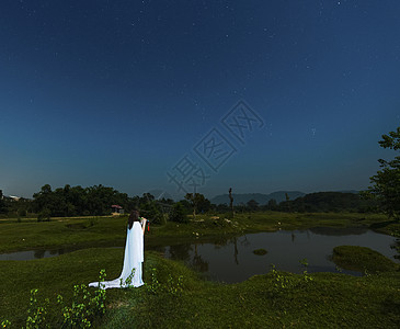 夜色星空伴笛声图片