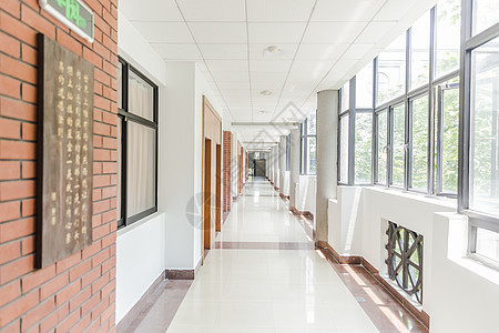 上海大学明亮教室走廊背景图片