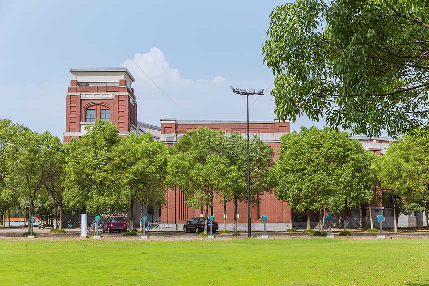 上海华东政法大学教学楼图片