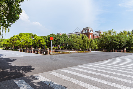 斑马线红绿灯上海华东政法大学教学楼背景