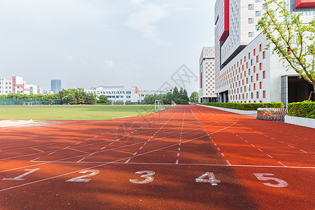 上海视觉艺术学院操场跑道高清图片