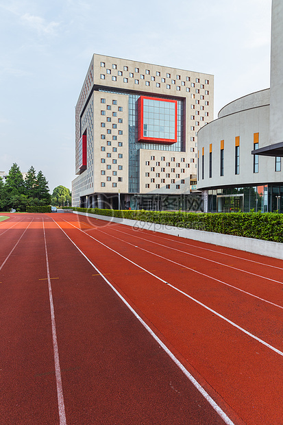 上海视觉艺术学院操场跑道图片