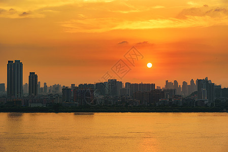 江边落日城市长江落日风光背景