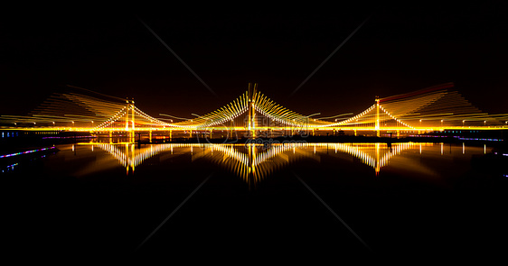 夜幕下的大桥图片