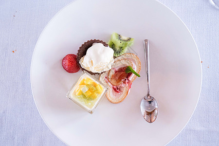 西餐食品草莓盘高清图片
