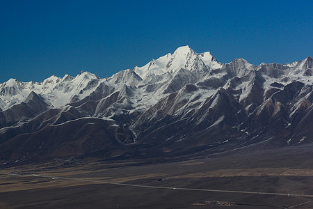 岗什卡雪山图片