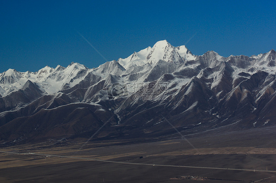 岗什卡雪山图片