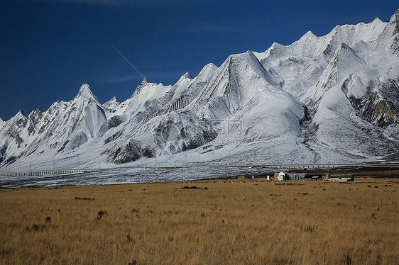  岗什卡雪山图片