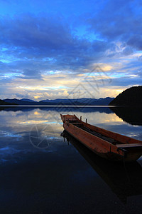 泸沽湖猪槽船泸沽湖背景