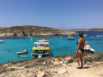 海边度假美女海边度假 清凉一夏背景