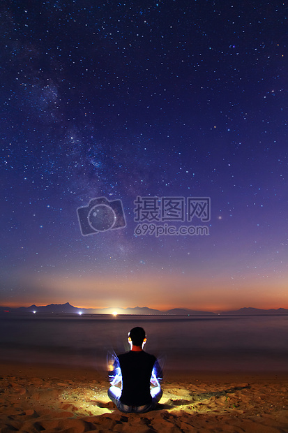 一个人与星辰大海图片