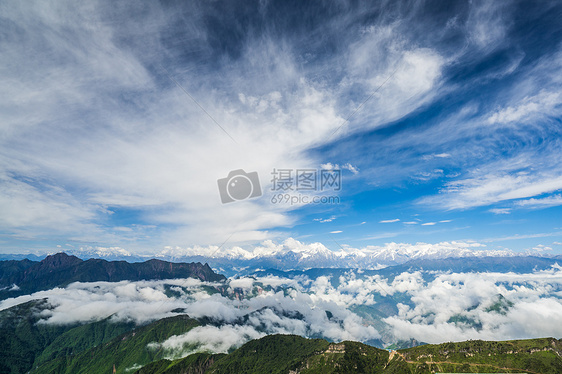 高山 蓝天白云图片