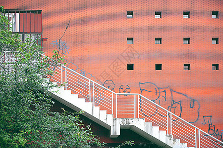 大学校园红色楼梯高清图片