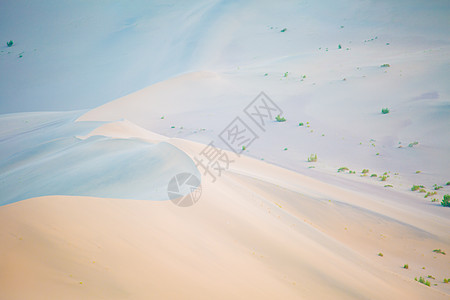 沙漠背景新疆鲁塞高清图片