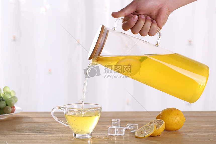 玻璃茶壶柠檬茶图片