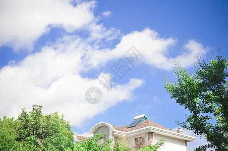 蓝天白云下的房子图片