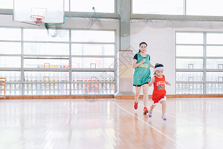 家庭亲子篮球运动背景图片