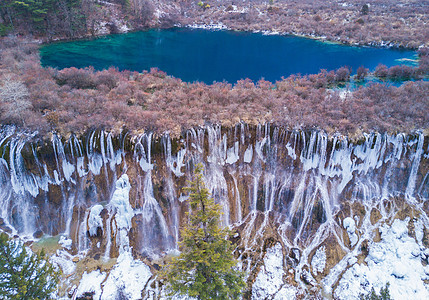 雪湖航拍冬季九寨沟诺日朗瀑布背景