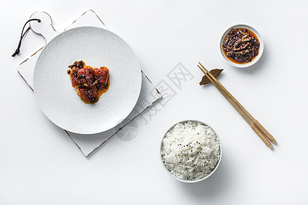 大米碗红烧排骨和米饭背景