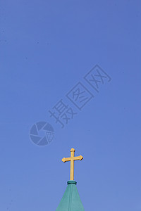 蓝天十字架的教堂建筑风光图片
